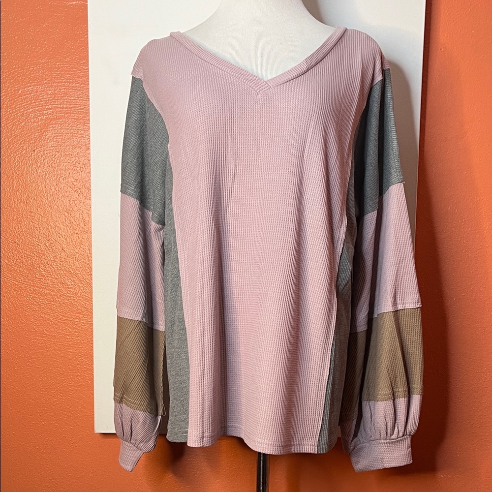 ANDREE BY UNIT Pink and Gray V-Neck Sweatshirt
